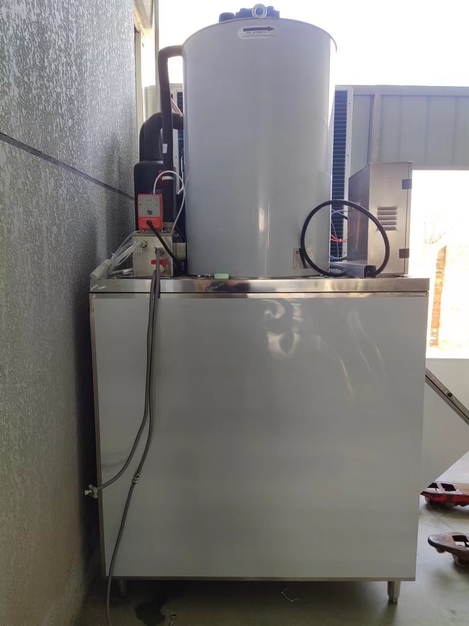 片冰機(jī)側(cè)面 片冰機(jī)側(cè)面