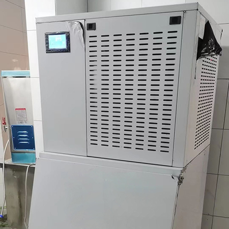 300公斤純雪花制冰機(jī)交付重慶某購物中心