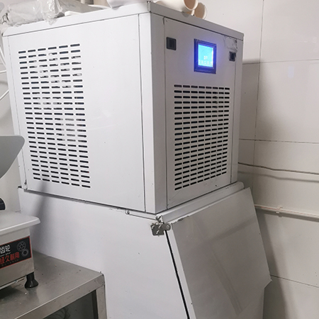 150公斤雪花制冰機(jī)交付湖北某火鍋店